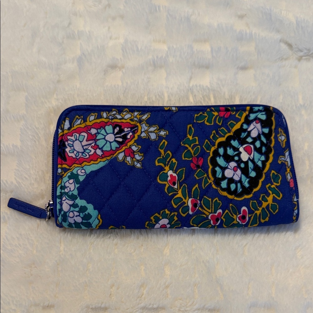Vera Bradley RFID Quilted Cotton Wallet Zip Around Organizer Blue Floral NWOT